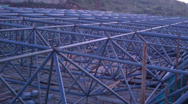 邓州概述网架加工中对钢材的质量的过细恳求